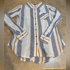 Women’s BKE button up shirt, size small